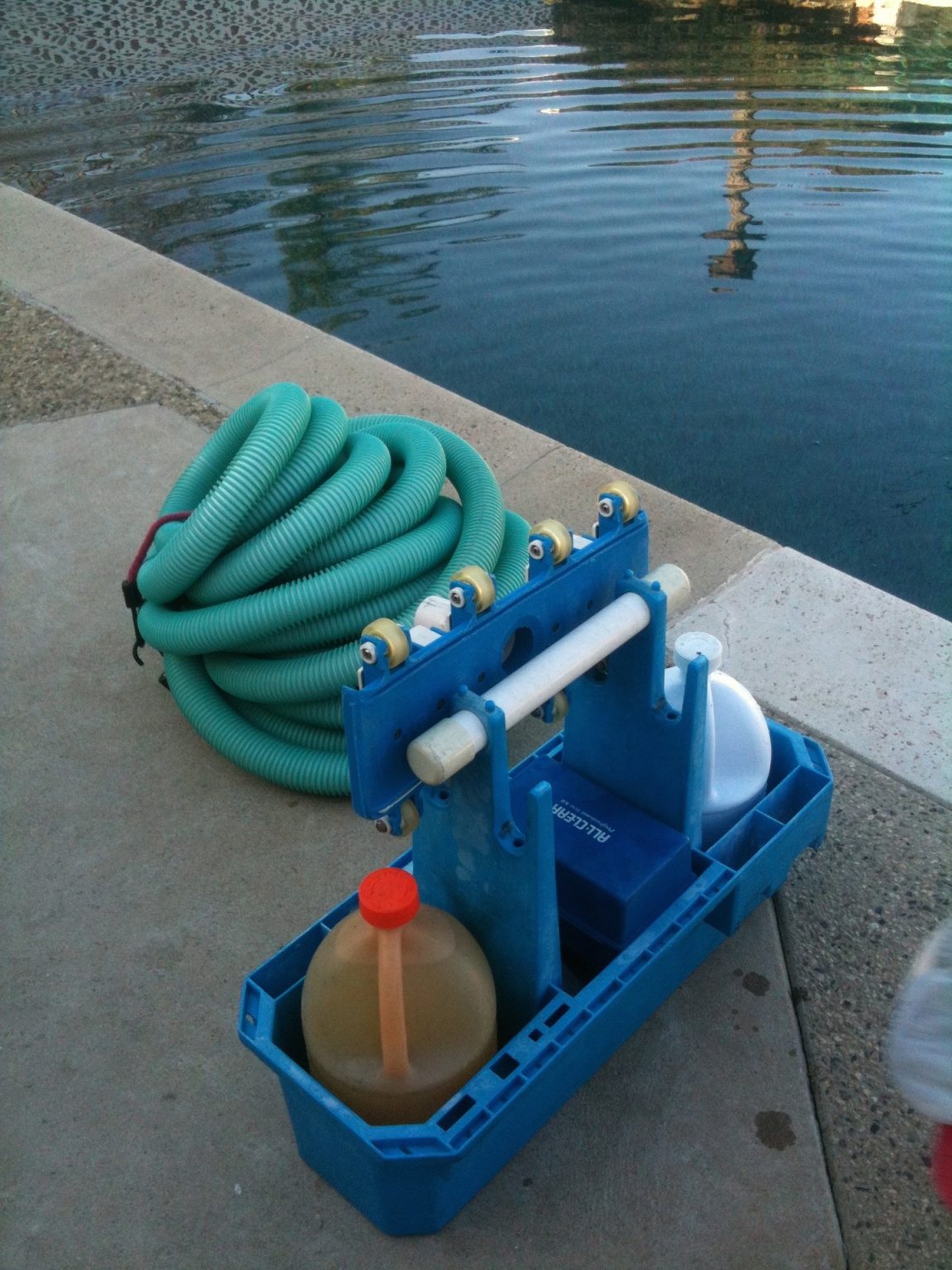 How to Keep a Pool Clean Without a Pump Easy Guide 2021