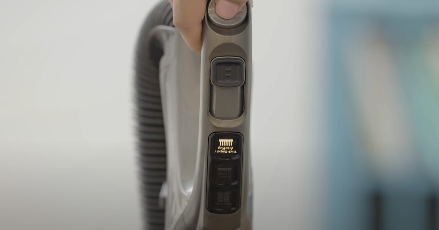 Shark Vacuum Brush Roll Indicator Light Not On What Should I Do?