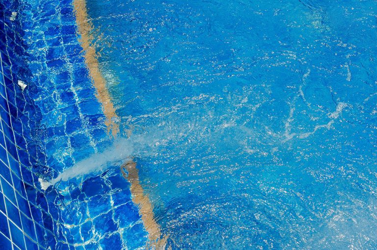How to Keep a Pool Clean Without a Pump 6 Best Ways