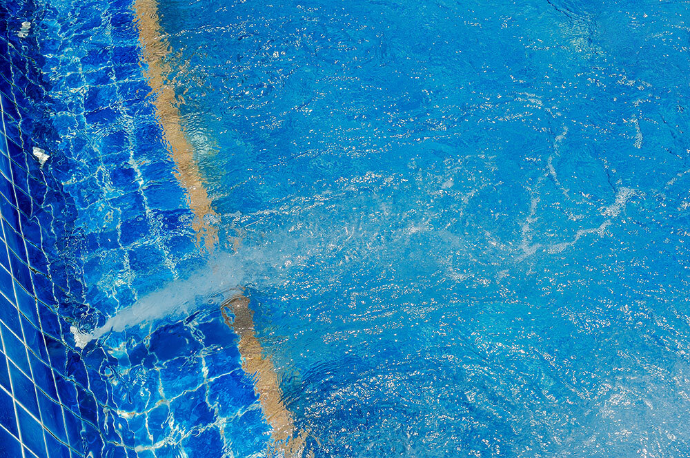 How to Keep a Pool Clean Without a Pump 6 Best Ways